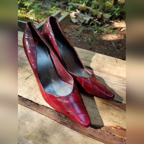 Size 9.5 High Heel Pumps Shoes Liz Claiborne Red Eelskin Pointed toe ladies - Picture 10 of 12